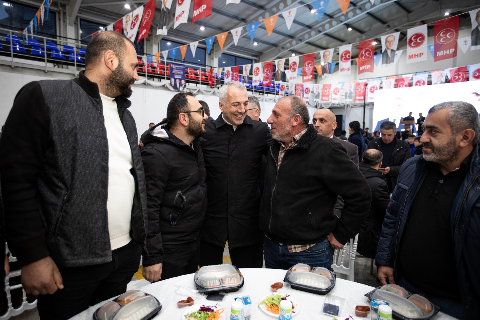 ALEMDAR, YEŞİLYURT MAHALESİ’NDE BABAOĞLU’NUN ELİNİ KALDIRDI